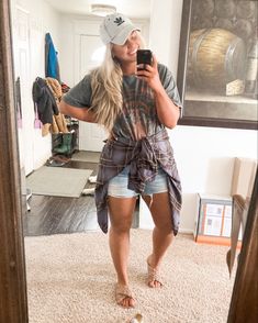 Plus Size Camping Outfits, Flannel And Shorts Outfits, Plus Size Country Outfits, Theme Park Outfit Summer, Plus Size Shorts Outfit, Summer Flannel, Summer Camping Outfits, Theme Park Outfits, And So It Begins