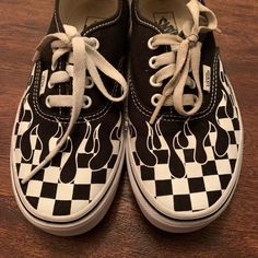 Flame Shoes Diy, Vans Diy Painted, Shoes Custom Ideas, Shoes Diy Ideas, Vans Custom Ideas, Vans Customized, Vans Painted Shoes Ideas, Flame Vans, Vans Art