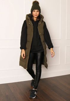 Gilet Outfit, Chunky Knits, Leopard Top, Pants Style, Leather Trousers, Body Warmer, Looks Chic