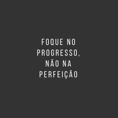 a black and white photo with the words foque no progress, nao na perfeicao