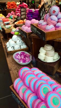 ⋇⊶⋆⨀⋆⊷⋇ ↣LUSH↢ ➵Bath Bombs➵Granny takes a dip➳Bubbles➳Cosmetics➳Colours➵Fun Best Lush Products, Bubble Bars, Market Stall, Handmade Cosmetics, Nicolas Cage