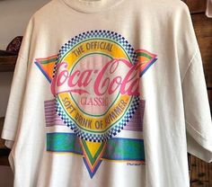 Retro Tshirt Outfit, Gender Neutral Summer Outfits, Cool Shirts Aesthetic, Cute T Shirt Designs, Aesthetic Graphic Tees, Swag Clothes, 80s Memories, Look 80s, Retro Clothes