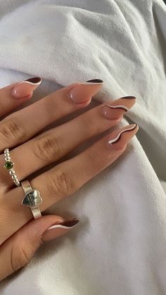 Nails And Rings, Ongles Beiges, Oval Nails Designs, Brown Acrylic Nails, Vintage Nails, Classy Acrylic Nails, Oval Nails, Neutral Nails, Brown Nails