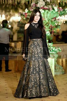 Light Lehanga Design, Black Lehnga Dress Pakistani, Black Gown Indian Party Wear, Velvet Dress Designs Gowns, Velvet Long Skirt, Velvet Dress Designs, Stylish Short Dresses, Velvet Dresses, Pakistani Fancy Dresses