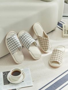 Composition : Top: Cotton 100% / Foot/bias: Linen 100% / Filling: 100% / sole: EVACountry of Origin : KOREA Linen Slippers, Slippers, Composition, Textiles, The Originals