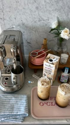 #icecoffeerecipe It Girl Lifestyle, Coffee Matcha, Coffee Corner, Coffee Aesthetic, Girl Lifestyle, Aesthetic Coffee, Coffee Station