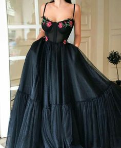 Black Tulle Prom Dress, Diy Armor, Dresses Runway, Ball Ideas, Prom Inspo, Prom 2020, Dresses Unique, Spaghetti Strap Prom Dress, Dress Idea