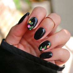 Non Girly Nails, Pink Nails With Black Flowers, Black Nails With Floral Design, Flowers On Black Nails, Dark Spring Nails 2024, Black Nail Designs Flowers, Black Nails For Spring, Dark Nails With Flowers, Spring Nails With Black