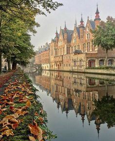 an image of a river that is surrounded by buildings