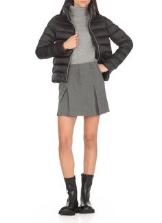 - Black Save the Duck quilted jacket for woman - High neck - Long sleeves - Front zip fastening - Tone on tone Save the Duck rubber patch at left sleeve - Two side pockets with zip fastening - Two internal welt pocketsComposition: 100% Nylon Duck Rubber, Black Outerwear, Herno Jacket, Rick Owens Jacket, Wang Dress, Red Valentino Shoes, Rubber Patch, Save The Duck, Italian Outfits