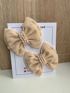 Fancy Hair Bows, Diy Hair Accessories Tutorial, Hair Pins Diy, Flower Girl Hair Clip, Hair Bows Diy Ribbon, Hair Accessories Tutorial, Cornrows Braids For Black Women, Embroidered Hair Bows, Diy Hair Scrunchies