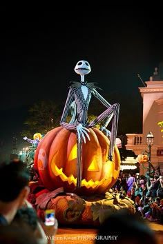 #homedecor, #interiordesign, #homedesign, #decor inspiration ,#homeinterior ,#earthydecor ,#christmasroom ,#kitchendecor ,#kid's room ,#halloweendecor Disneyland 2023, Disney World Halloween, Photo Halloween, Image Halloween, Disneyland Halloween, Scary Halloween Costumes, Art Disney