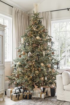 Neutral Christmas Decor, Neutral Christmas, Christmas Tours, Christmas Decor Inspiration, Christmas Interiors, Christmas Tree Inspiration, Woodland Christmas