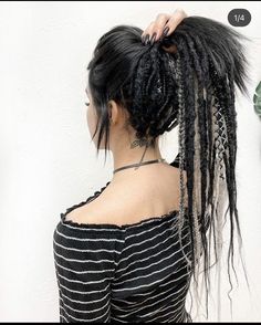 Half Dreaded Hair, Synthetic Dreads Hairstyles, Short Haircut Tutorial, Short Haircut For Women, Skirts Design, Partial Dreads, Dreadlocks Girl, Haircut For Women, Dread Braids