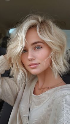 Embrace mysterious allure with the Enigmatic Shattered Silhouette. Let your hair create an enigma, drawing attention and admiration in 2024. Blonde Hair Inspiration, Blonde Hair Looks, Penteado Cabelo Curto, Hair Color And Cut, Short Blonde, Summer Hair Color, Short Blonde Hair, Summer Hair, Light Hair