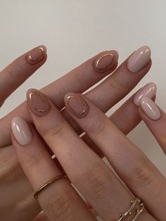 Natural Gelish Nails, Nail Art Nude Simple, Nailart Simple Elegant, Nail Art Simple Elegant Natural, Nail Art Simple Elegant Classy, Otoño Nails, Nailart Simple, Acrylic Nails Short, Uñas Ideas