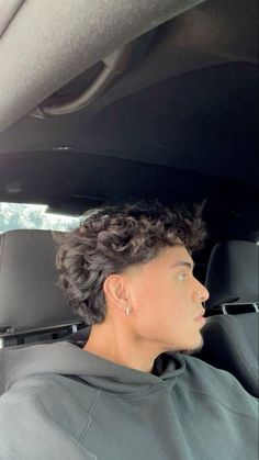 Low Fade Curly Hair, Taper Fade Long Hair, Mens Haircuts Thick Hair, Taper Fade Short Hair, Fade Haircut Curly Hair, Long Curly Hair Men, Taper Fade Curly Hair, Tomboy Haircut, Low Taper