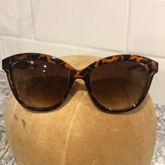 Very Nice Sunglasses Nice Sunglasses, Cool Sunglasses, Brown Orange, Colored Sunglasses, Sunglasses Accessories, Square Sunglass, Women Accessories, Sunglasses, Orange