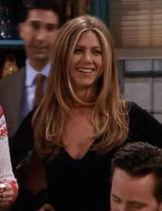 Jennifer Aniston Hair Friends Layers, Jenifer Aniston Haircut Friends, 90s Haircut Jennifer Aniston, The Jennifer Aniston Haircut, Brunette 90s Haircut, Jennifer Aniston Hair Layers Medium, How To Do Jennifer Aniston Hair, Jennifer Aniston 90s Hair Blowout, Medium Length Hair With 90s Layers