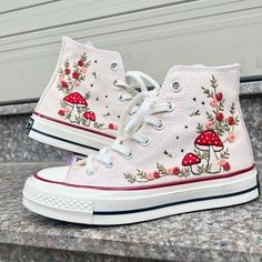 Flower Converse/Logo Mushroom/ Custom Embroidered Kawaii Mushroom And Rose Flower Converse, Zapatillas All Star, Kawaii Mushroom, Cute Converse Shoes, Converse Logo, Cute Converse, Mode Hippie, Preppy Shoes