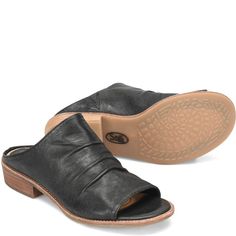 Netta | Sofft Shoe Casual Mules With Leather Footbed, Casual Leather Mules Medium Width, Fall Leather Mules With Suede Lining, Casual Suede-lined Mules For Fall, Casual Suede Lined Mules For Fall, Comfortable Leather Mules With Leather Footbed, Casual Mules For Fall In Medium Width, Casual Fall Mules Medium Width, Casual Slip-on Mules With Leather Lining