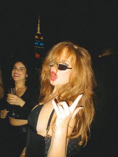 Red hair, red head, pretty, nyc, city, nightlife, ootd, outfit inspo, night out, photo inspo, sunglasses, messy hair, pic inspo, instagram inspo, summer, makeup, party, that girl, it girl, aesthetic lifestyle, influencer, tiktok Jules Ambrose, Rockstar Aesthetic, Fest Outfits, Summer Board, Rockstar Girlfriend, Twisted Series, Maggie Lindemann, Pose Fotografi, Taylor Momsen