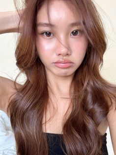 @patripinedaa Ginger On Asian Hair, Hair Color Latina Skin, Rusty Hair Color Brown, Hair Color Ideas Ginger Brown, Chestnut Brown Hair Highlights, Hair Colours For Asians, Hair Dye For Warm Skin Tones, Chesnutt Brown Color, Chestnut Brown Hair Colors