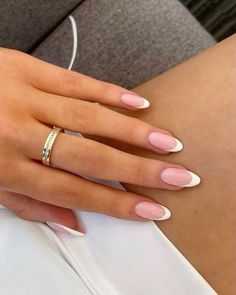 French Almost Nails, Subtle Nails Almond, Sharp Almond French Tip, Short French Tip Almond Nails, French Nails Almond Shape, Franche Nails, Mandel Nails, Oval French Tip, French Nails Almond