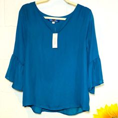 Nwt Francesca’s Blue Rain Teal V-Neck Top Pit To Pit= 21” Length 24” Blue V-neck Blouse For Fall, Blue V-neck Blouse For Brunch, Blue V-neck Blouse For Work, Blue V-neck Blouse For Workwear, Rain Blue, Blue Rain, Flowy Top, Flowy Tops, Pajama Shirt