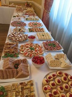 Cooking Theme, Party Food Buffet, Catering Ideas Food, Party Food Platters, Catering Food, Buffet Food, Brunch Party, Birthday Food, Party Food Appetizers