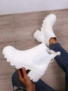 Παπούτσια Nike Free, Mode Converse, Women's Booties, Chunky Heel Ankle Boots, Women Ankle Boots, Womens Sandals Summer, Rhinestone Shoes, Chelsea Boots Women, Womens Summer Shoes