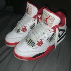 Again the best shoes everrr Fire Red 4s, Cute Jordans, Pretty Sneakers, Red Jordans, Trendy Shoes Sneakers, Dr Shoes, Pretty Shoes Sneakers, Jordan Shoes Retro, All Nike Shoes