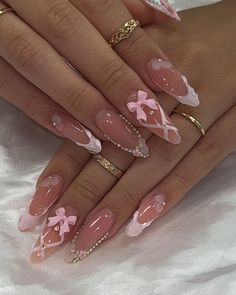 Bday Nails Ideas Almond, Nail Inspiration Charms, Nail Ideas Charms, Subtle Sparkle Nails, Fairytale Nails, Outfit Inso, Aesthetic Nails