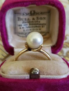 The elegance of a single Pearl set in a beautiful gold setting is classic and always timeless. The ethereal glow of Pearls are so beautiful and irresistible.  This ring is simple and elegant with a single Pearl set in 10K Gold. Held in with 3 prongs that seem to swirl upwards as they cradle the Pearl in place.  8mm Saltwater Pearl Hallmarked 10K Makers mark In very good vintage condition. Normal wear on the gold band, light scratches, can easily be polished. Please view all pictures as they are part of the description. This is a vintage item. I try and describe all characteristics, details and flaws as best I can. If there is something you see that I may have missed, I will gladly clarify and address it. If you have any questions regarding this or any item, please do not hesitate to ask. I Ceylon Sapphire Ring, Antique Ring Box, Single Pearl, Solitaire Rings, Saltwater Pearls, Princess Ring, Vintage Lockets, Pearl Set, Agate Pendant