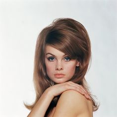 Celebrity Bangs, Carmen Dell'orefice, 1960s Hair, Mod Hair, Jean Shrimpton, Looks Pinterest, Curly Bob Hairstyles, Big Hair