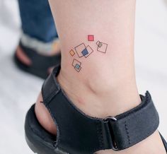 a small tattoo on the ankle of a woman