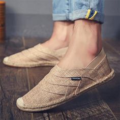 Grass Weaving, Mens Fashion Fall Outfits, Men's British Style, Mens Loafers Shoes, Adidas Shoes Mens, Mens Loafers, Canvas Loafers, Exclusive Shoes, Slip On Flats