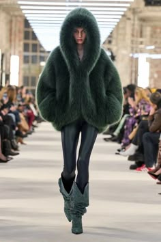 Spring 2023 Couture, Aw 23, 2023 Couture, Fur Coat Outfit, 2024 Outfits, Spring Couture, Alexandre Vauthier, Spring Summer 2023