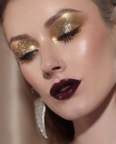 Christmas Makeup Looks, Maquillage On Fleek, Christmas Eye Makeup, Mekap Mata, New Year's Makeup, New Years Eve Makeup, Christmas Makeup Look, Holiday Makeup Looks