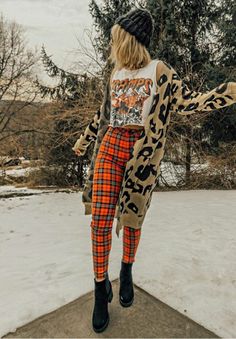 Funky Colorful Outfits, Print Sweater Outfit, Nicole Alyse, Estilo Hipster, Estilo Grunge, Pastel Outfit, Fall Fit, Mode Ootd