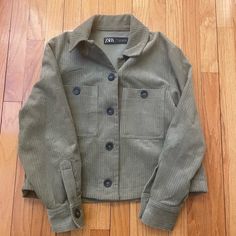 Nwot Green 100% Cotton Button Down Size S Long Sleeve Corduroy Shacket With Buttons, Corduroy Button-up Shacket, Corduroy Button-up Shacket With Buttons, Corduroy Collared Shacket With Buttons, Collared Corduroy Shacket With Buttons, Casual Corduroy Outerwear With Buttons, Corduroy Utility Jacket With Button Closure, Corduroy Long Sleeve Utility Jacket With Button Closure, Long Sleeve Corduroy Utility Jacket With Button Closure