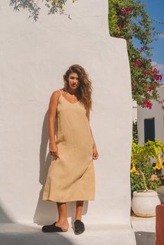 Crafted from breathable linen, this dress is ideal for any occasion, whether you're attending a casual outing, a party, or a special event. Its versatile design makes it a stylish choice for both day and night. The JAKARTA dress offers a relaxed yet chic fit, ensuring you stay comfortable and fashionable all day long. Elevate your wardrobe with the timeless elegance of our JAKARTA linen dress, perfect for any season and occasion. • ABOUTSleeveless long linen dress JAKARTA with a V neckline, pock Summer Beige Linen Midi Dress, Summer Linen Long Dress For Daywear, Chic Linen Maxi Dress With Relaxed Fit, Casual Long Linen Dress For Vacation, Chic Relaxed Fit Linen Maxi Dress, Beige Linen Vacation Dress, Beige Linen Midi Dress For Vacation, Chic Long Linen Beach Dress, Chic Long Linen Dress For Beach