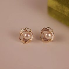 Pearl Ear Studs, Feminine Pearl Earrings In Silver, Pearl White Feminine Earrings For Gift, Feminine Pearl Earrings For Gift, Vintage Earrings Aesthetic, Vintage Pearl Earrings For Gifts, Chic Pearl-embellished Earrings As Gift, Elegant Earrings Silver, Pearl Earrings Studs