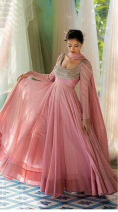 Long Anarkali Gown, Pink Kurti, Pink Anarkali, Designer Anarkali Dresses, Long Gown Design, Anarkali Dress Pattern, Formal Fashion, Wedding Blouse Designs, Long Dress Design