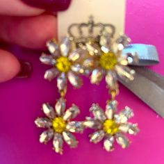 Daisies Flower Earrings Sparkling Daisy Earrings, Sparkle Earrings, Swarovski Crystal Earrings, Swarovski Earrings, Daisy Flower, Flower Earrings, Swarovski Crystals, Silver Gold, Daisy