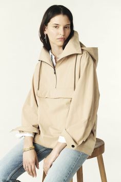 coat MIKE Lisa Bonnet, Beige Coats, Raincoat Outfit, Oversized Trench Coat, Trench Coat Style, Parka Style, Skirt And Sneakers, Raincoats For Women, Urban Looks