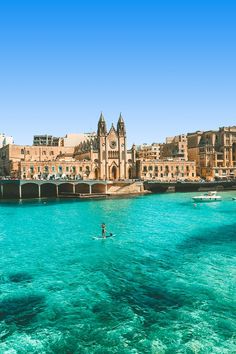 Uitzicht op kerk met daarvoor de zee met daarin een meisje op een sup board Malta Sliema, St Julians, Cheap Hotel, Cheap Hotels, Booking Hotel, Beautiful Place, Tag Someone, Dream Vacations, Malta