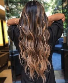 Balayage Hair Caramel, Change Hair Color, Balayage Long Hair, Gold Hair Colors, Cute Hair Colors, Brunette Hair With Highlights, Brown Hair With Blonde Highlights, Long Hair Color, Hair Color And Cut