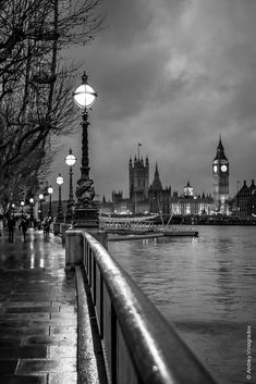 a black and white photo of the big ben clock tower towering over london at night