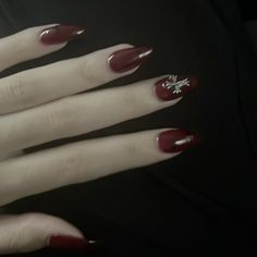 Short Gothic Acrylic Nails, Short Dark Nails Designs, Dark Red Goth Nails, Dark Red Nail Inspo Design, Cute Nails Dark, Goth Short Nails, Fall Nude Nails, Autumn Manicure, Dark Red Nails